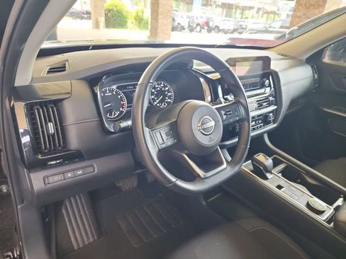 Used 2025 Nissan Pathfinder SV AWD/4WD image 11