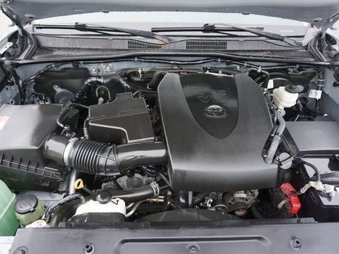 Used 2021 Toyota Tacoma SR5 RWD image 13
