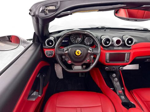 Used 2015 Ferrari California T RWD image 22