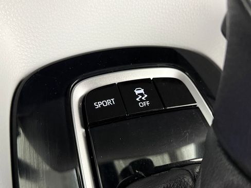 Used 2022 Toyota Corolla SE w/ Carpet Mat Package (TMS) image 25