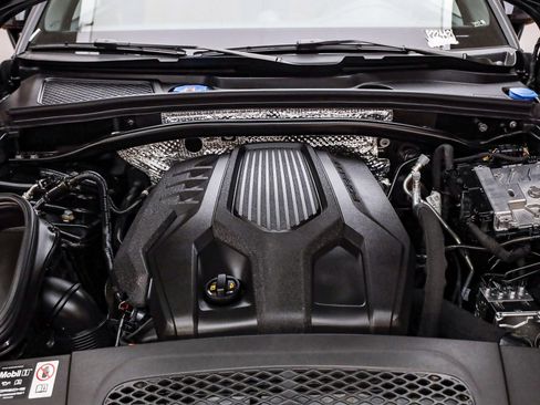 Certified 2025 Porsche Macan image 32