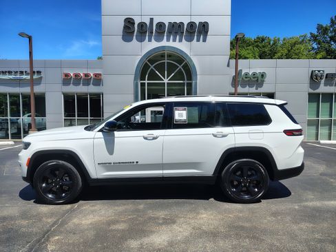 Certified 2024 Jeep Grand Cherokee L Laredo AWD/4WD image 1