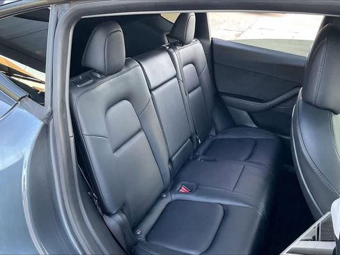Used 2022 Tesla Model Y Long Range image 19