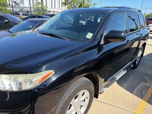 Used 2013 Toyota Highlander SE FWD image 1