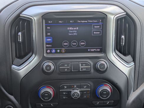 Used 2021 Chevrolet Silverado 1500 LT image 38