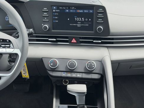 New 2026 Hyundai Elantra SE FWD image 15