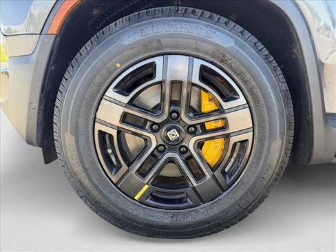 Used 2022 Rivian R1T Launch Edition image 25