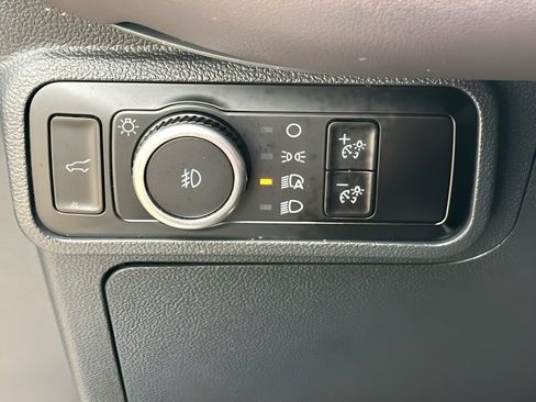 Used 2025 Ford Explorer Platinum AWD/4WD image 23