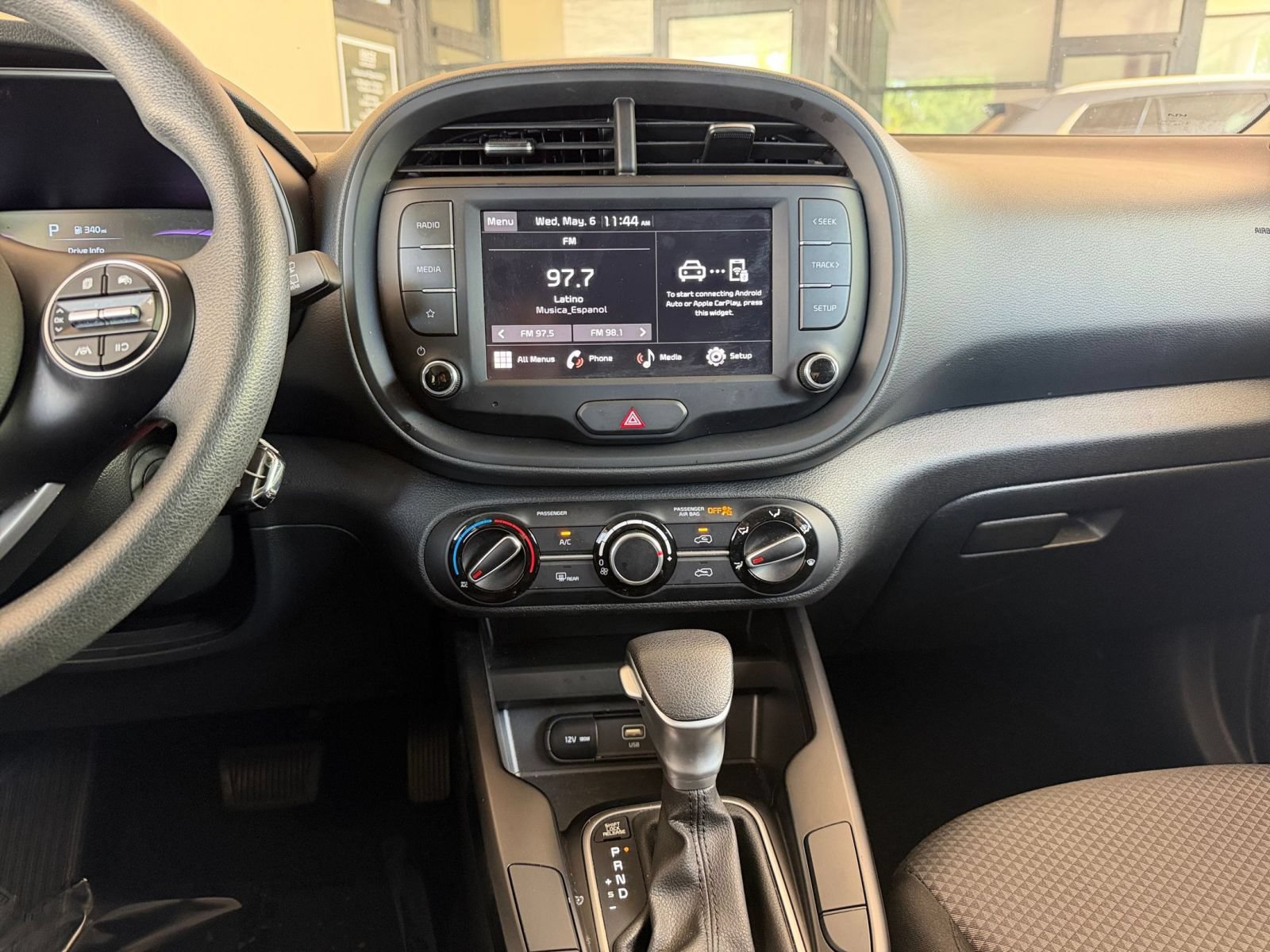 Used 2025 Kia Soul LX w/ LX Technology Package FWD image 16