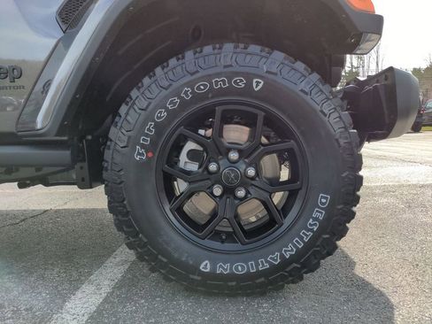 New 2025 Jeep Gladiator Willys image 9