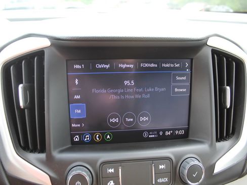Used 2022 GMC Terrain SLT w/ Infotainment Package II FWD image 16