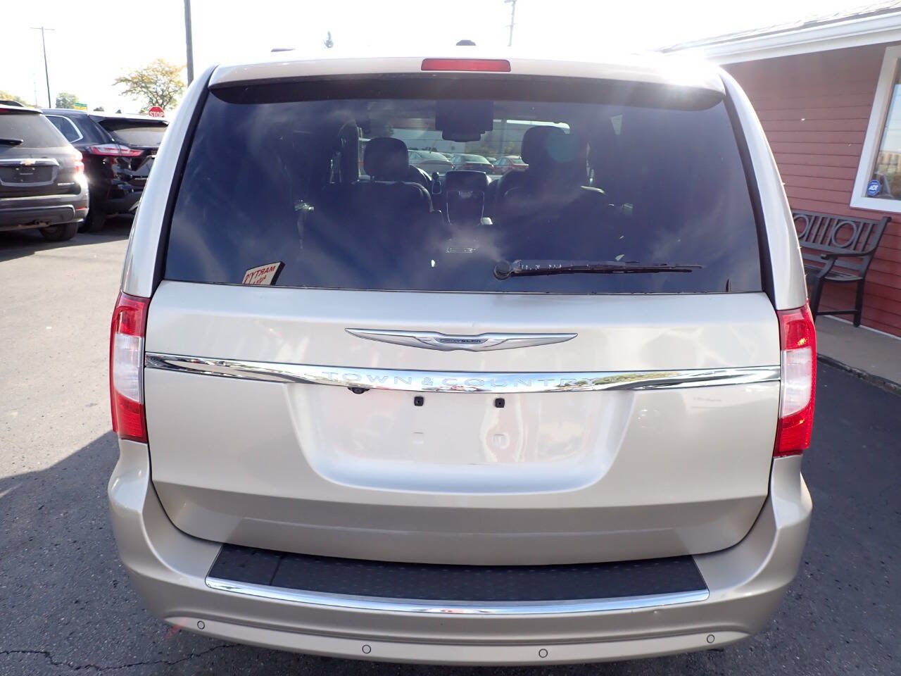 Used 2014 Chrysler Town & Country Touring-L w/ Driver Convenience Group FWD image 5