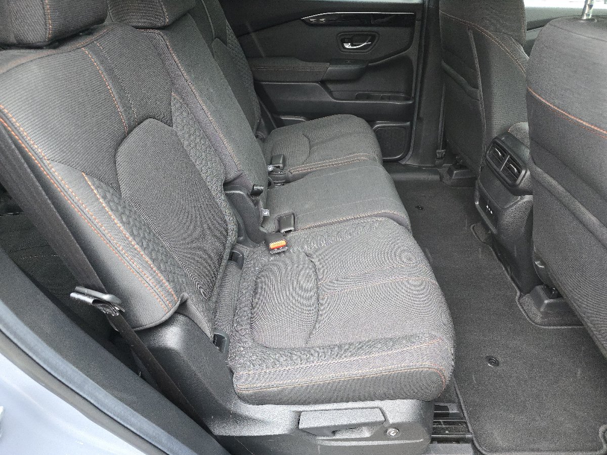 Used 2025 Honda Pilot Sport image 21
