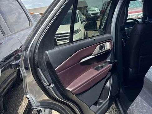 Used 2025 Ford Explorer Platinum AWD/4WD image 12
