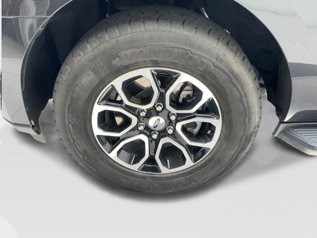Used 2024 Ford Expedition XLT RWD image 12