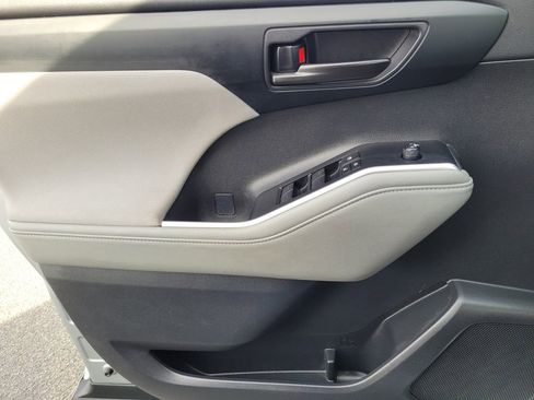 Certified 2024 Toyota Highlander LE image 25