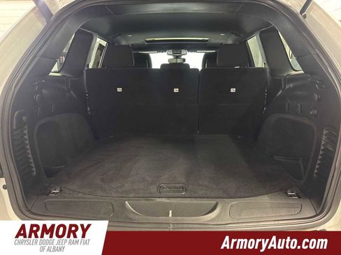 Used 2018 Jeep Grand Cherokee Laredo image 29