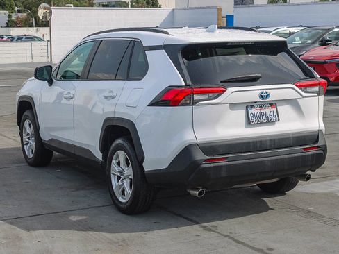 Used 2021 Toyota RAV4 LE image 7