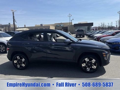 Used 2024 Hyundai Kona SEL AWD/4WD image 3