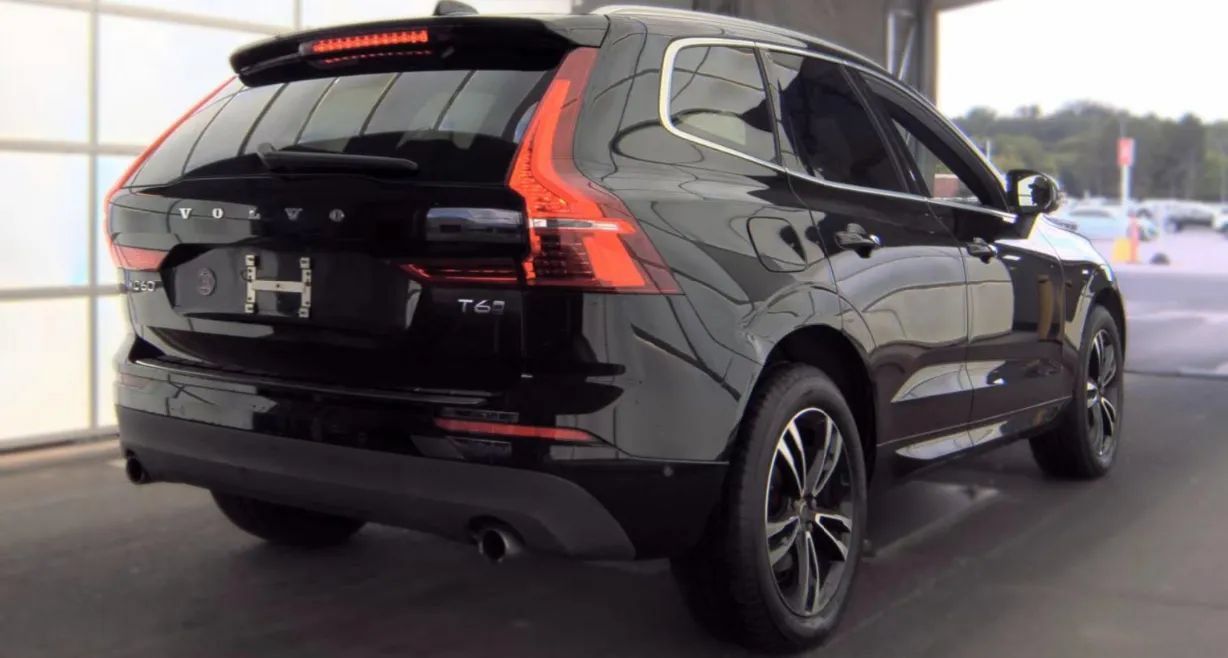 Used 2018 Volvo XC60 T6 Momentum w/ Convenience Package AWD/4WD image 3