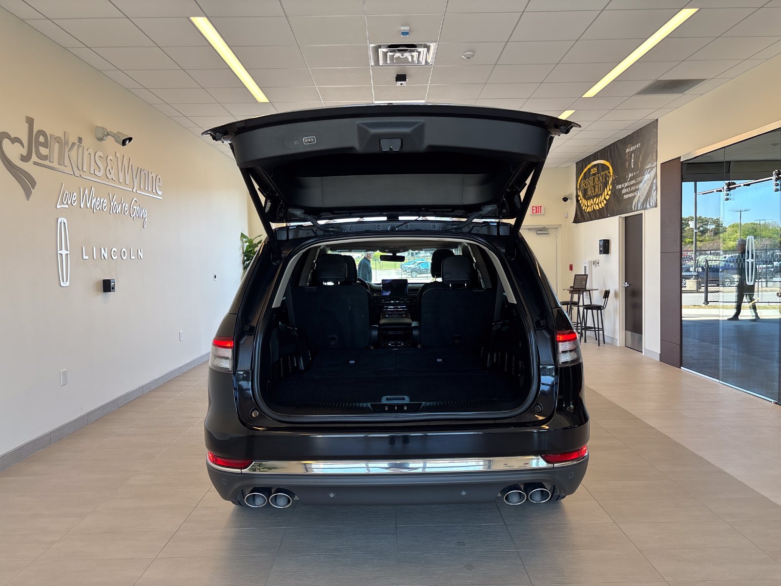 Certified 2023 Lincoln Aviator Reserve AWD/4WD image 10