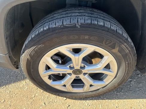 Used 2025 Jeep Compass Latitude w/ Sun & Sound Group image 12