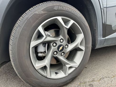 Used 2025 Chevrolet Trax LT w/ LT Convenience Package image 29