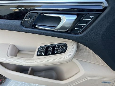 Used 2022 Porsche Macan image 21