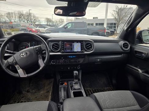 Used 2022 Toyota Tacoma TRD Sport image 17