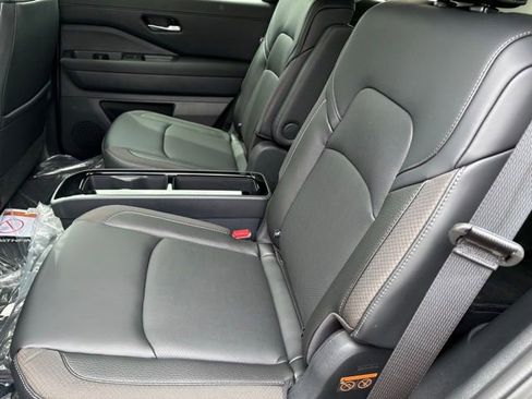New 2026 Nissan Pathfinder SL w/ SL Premium Package AWD/4WD image 5