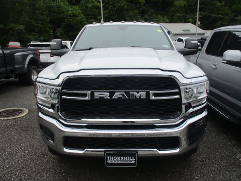 Used 2024 RAM 2500 Tradesman w/ Chrome Appearance Group AWD/4WD image 8