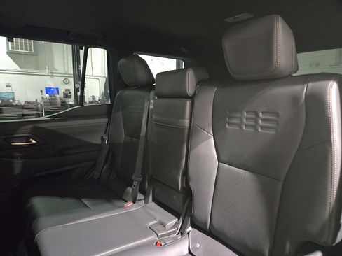 Used 2024 Lexus GX 550 image 11