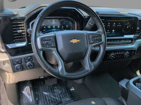 Used 2023 Chevrolet Silverado 1500 LT AWD/4WD image 4