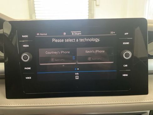 Certified 2025 Volkswagen Taos SE w/ Panoramic Sunroof Package image 16