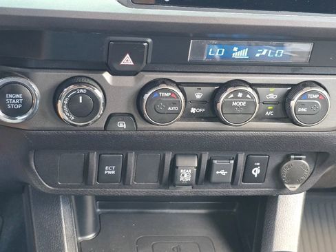 Used 2021 Toyota Tacoma TRD Off-Road image 14