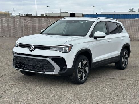 New 2026 Volkswagen Taos SE AWD/4WD image 1