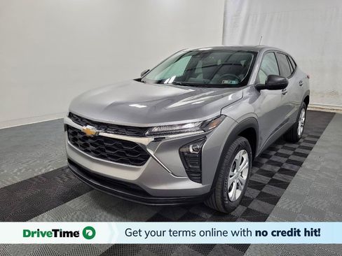 Used 2024 Chevrolet Trax LS w/ Driver Confidence Package FWD image 1