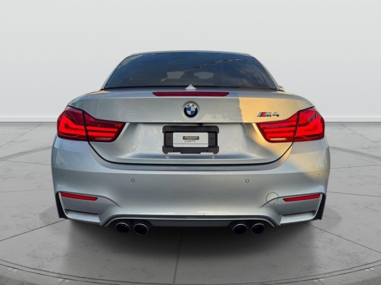 Used 2018 BMW M4 Convertible RWD image 4