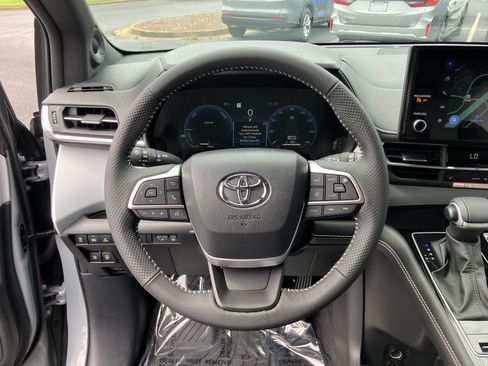 Used 2026 Toyota Sienna XSE FWD image 20