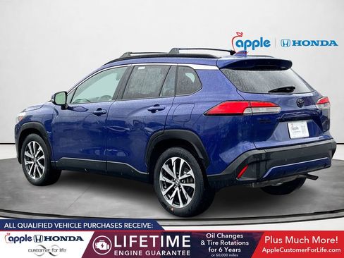 Used 2023 Toyota Corolla Cross XLE w/ Convenience Package AWD/4WD image 4