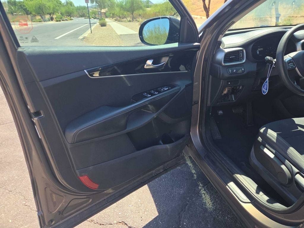 Used 2019 Kia Sorento FWD image 11
