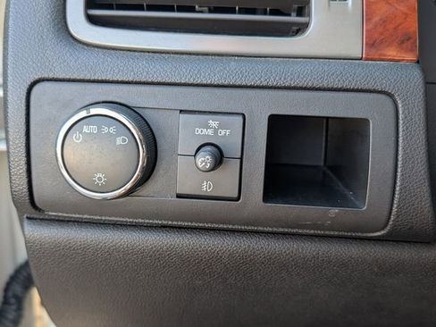 Used 2012 Chevrolet Avalanche LTZ image 31