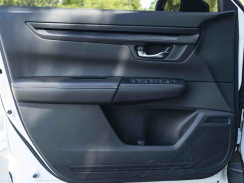 Used 2025 Honda CR-V Sport image 36