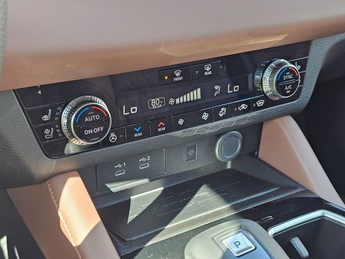 New 2025 Mitsubishi Outlander SEL image 12