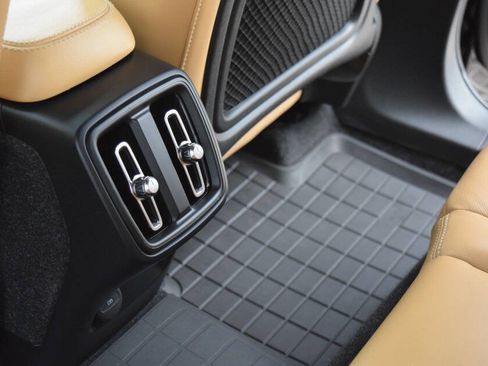 Used 2020 Volvo XC40 T5 Momentum w/ Protection Package Premier image 47