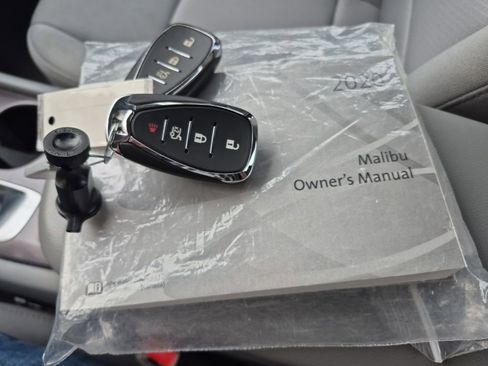 Used 2020 Chevrolet Malibu LS image 25
