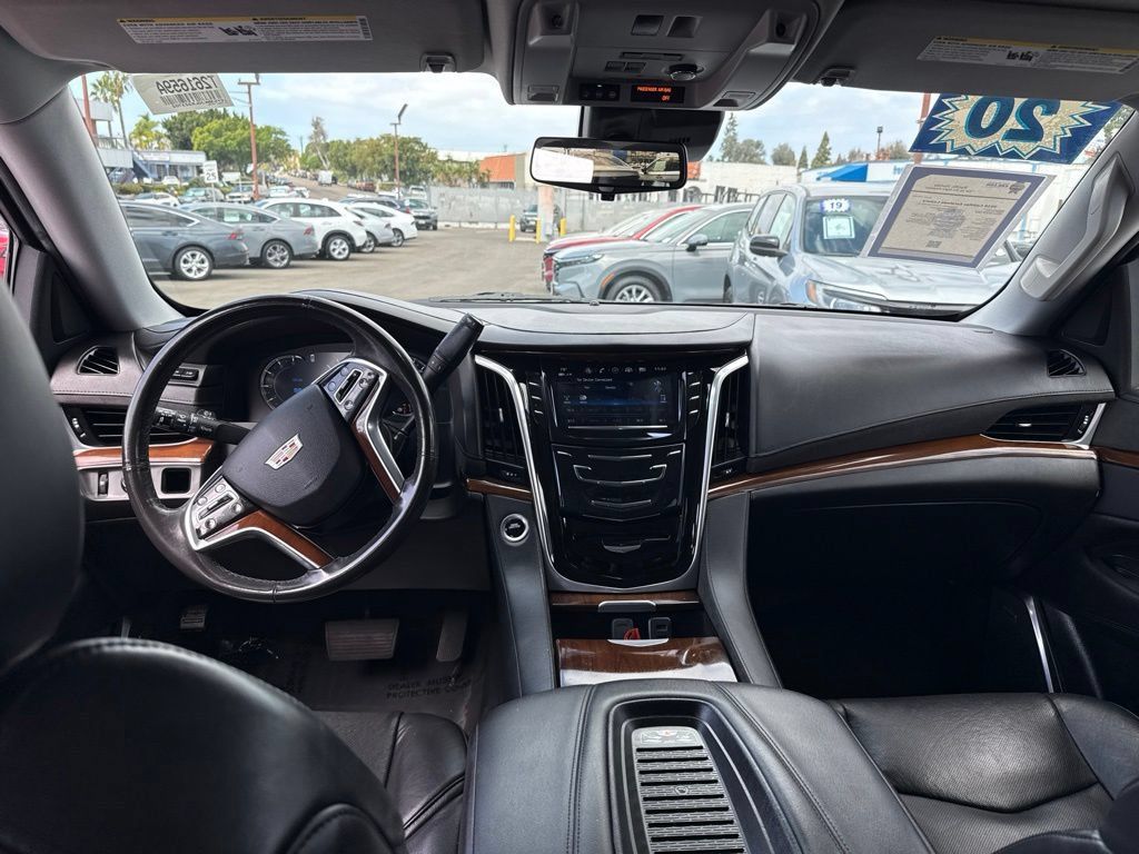 Used 2020 Cadillac Escalade Luxury RWD image 12