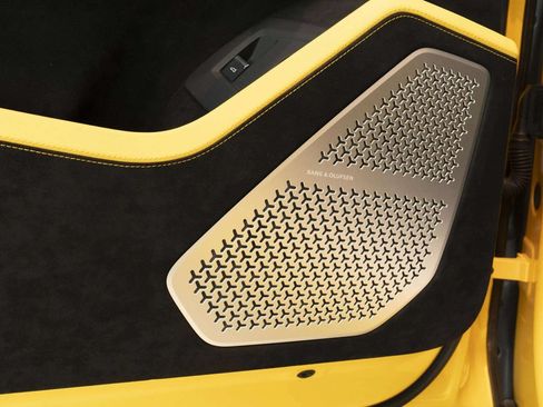 Used 2024 Lamborghini Urus Performante AWD/4WD image 32