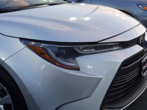 Used 2023 Toyota Corolla LE image 19