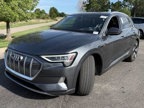 Used 2019 Audi e-tron Prestige w/ Prestige Package AWD/4WD image 2
